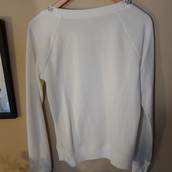 ⛱3/$20 Guess Sweater Collar Embellishments - Picture 4 of 5